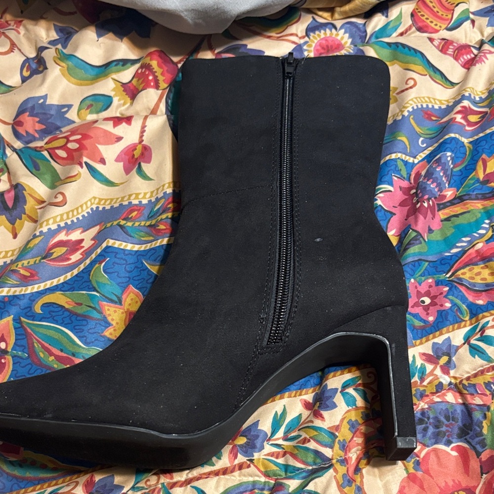 Liliana Elegant Black Heeled Boots